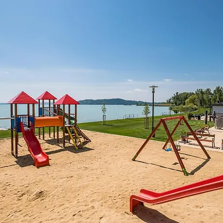 Fured Beach Apartman *