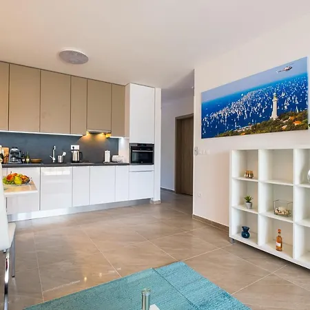 Fured Beach Apartman *